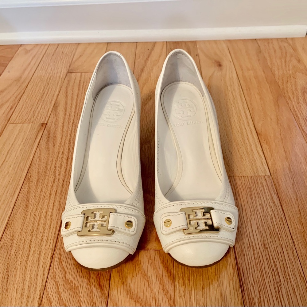 Tory Burch white leather wedge shoe size 5US